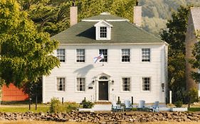 Bailey House Inn - Georgian Waterfront Retreat